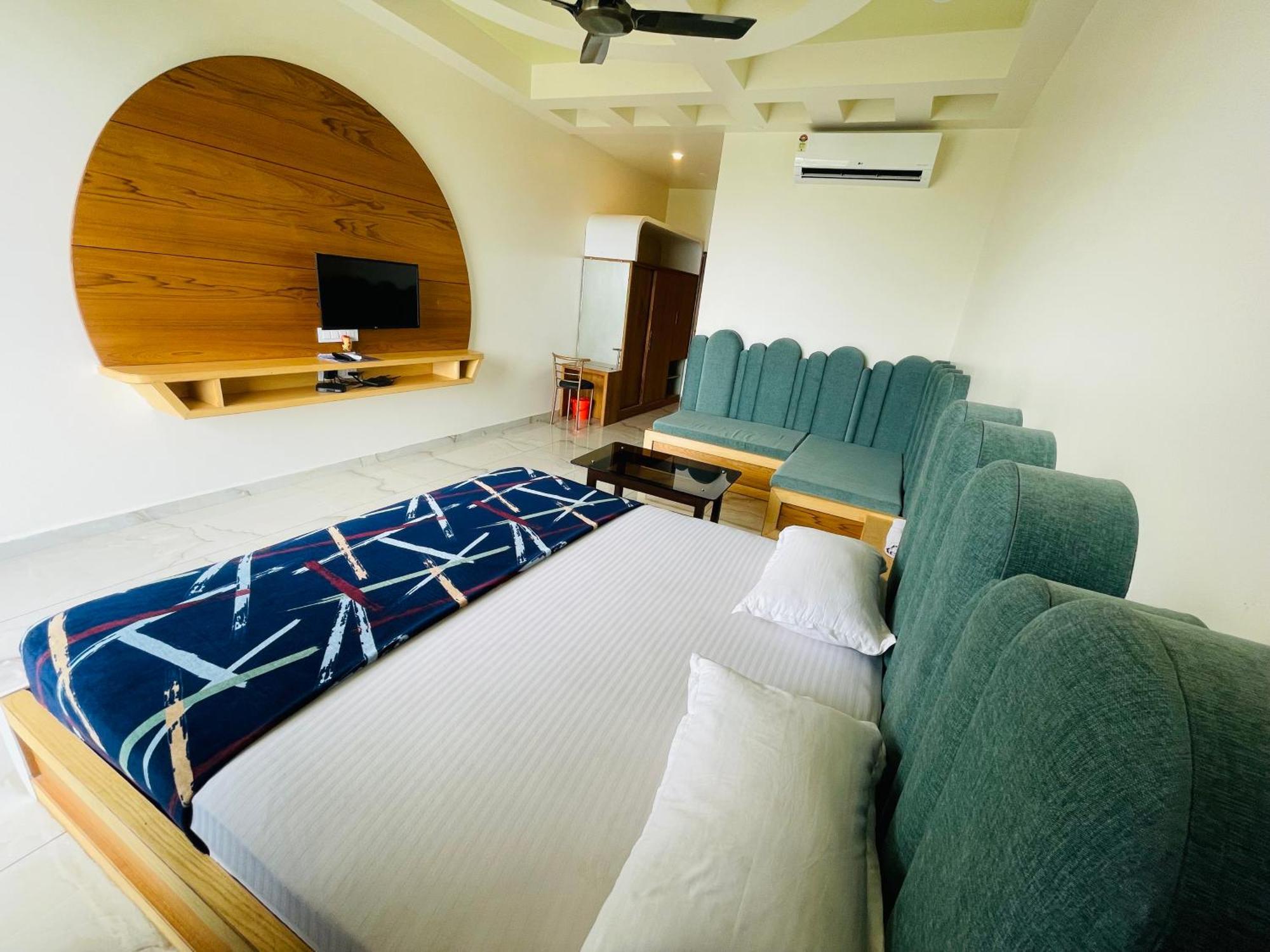 Natural Resort Panhala Екстер'єр фото
