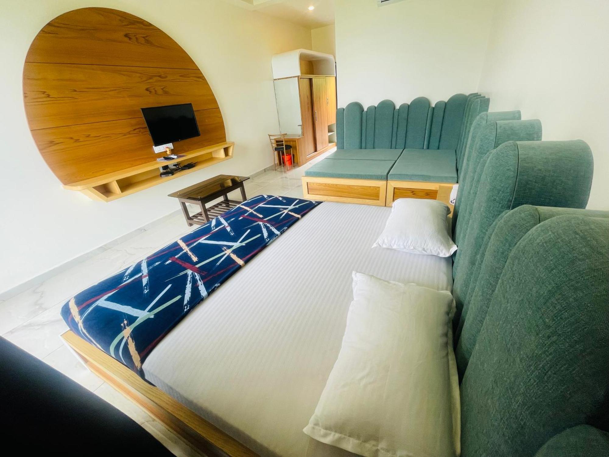 Natural Resort Panhala Екстер'єр фото